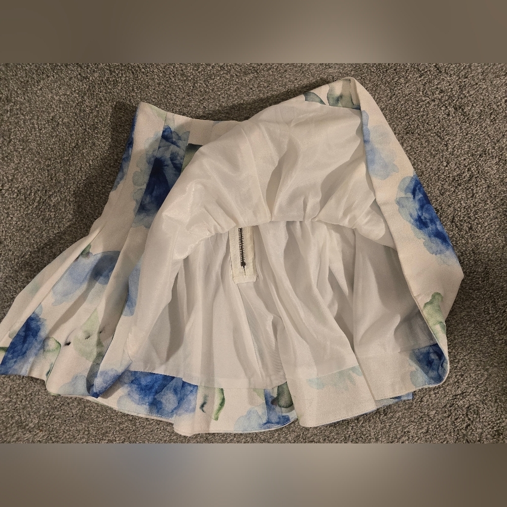 L'ATISE by Amy Floral Pleated Mini Skirt women's size small - Picture 4 of 8